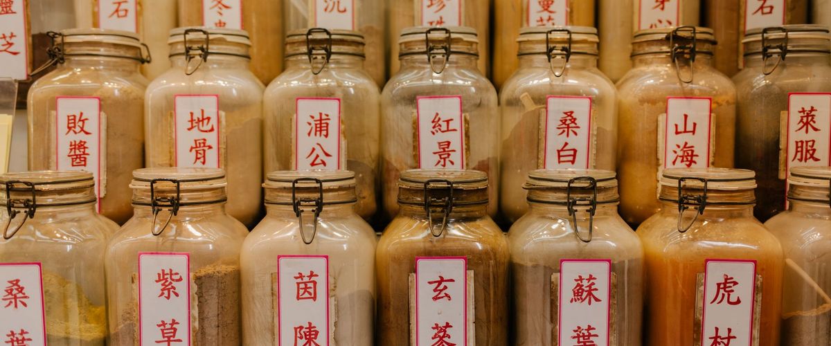 货架上的保健食品与普通食品